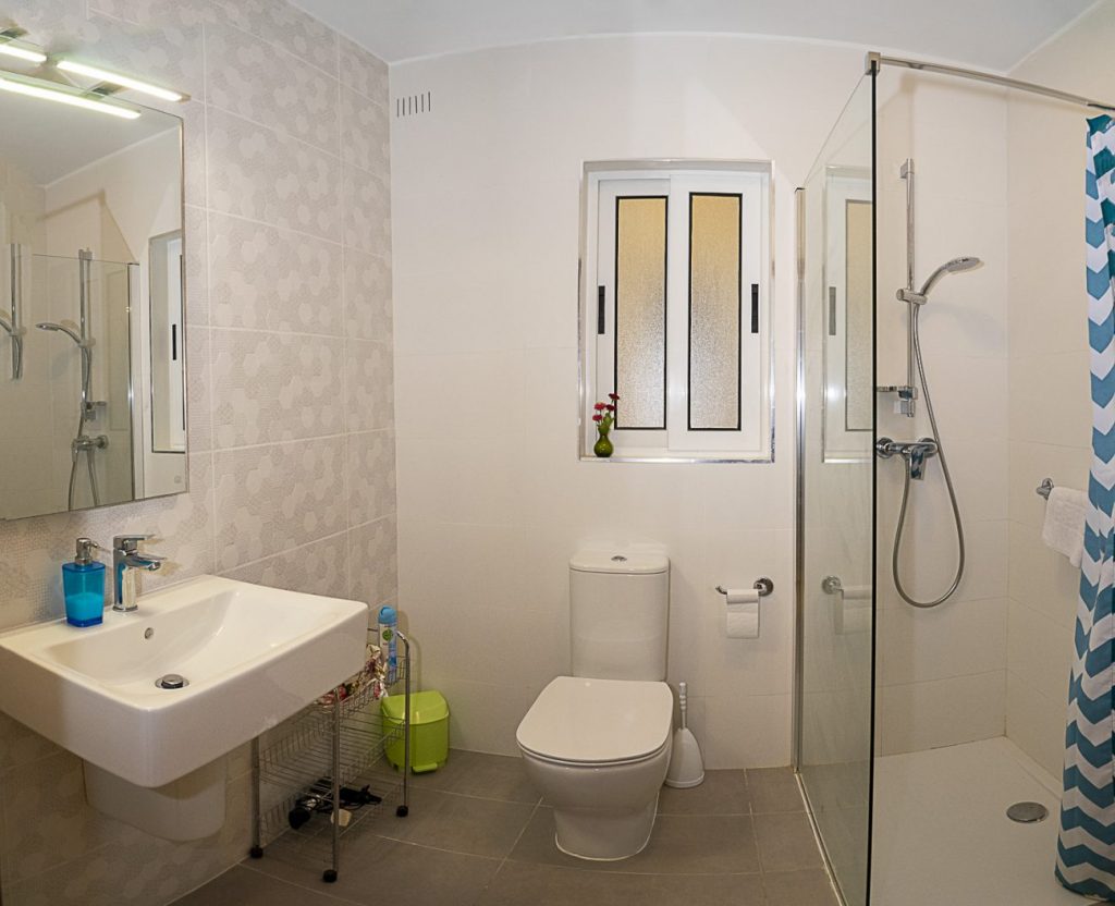 Seaside Apartments Malta MEllieha 1 - main bathroom shower